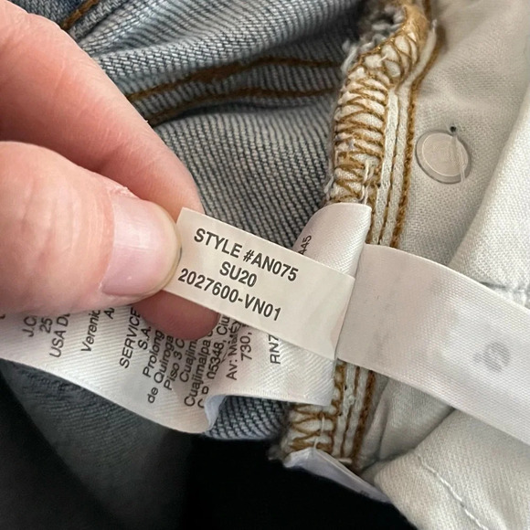 J. Crew Jeans Women's 25 Ripped Slim Boyfriend Light Wash Raw Hem AN075 - Picture 10 of 10